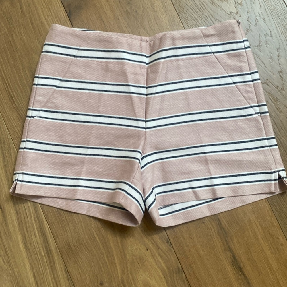 Loft tan with black &  white stripes 4” shorts. Size 00. NWT